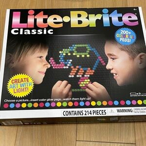 Hasbro Lite-Brite Ultimate Classic with Multicolor Pegs